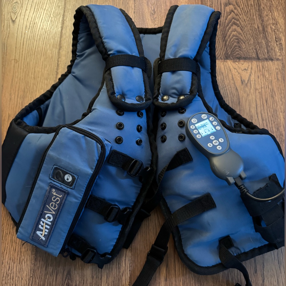Afflovest airway clearance devise